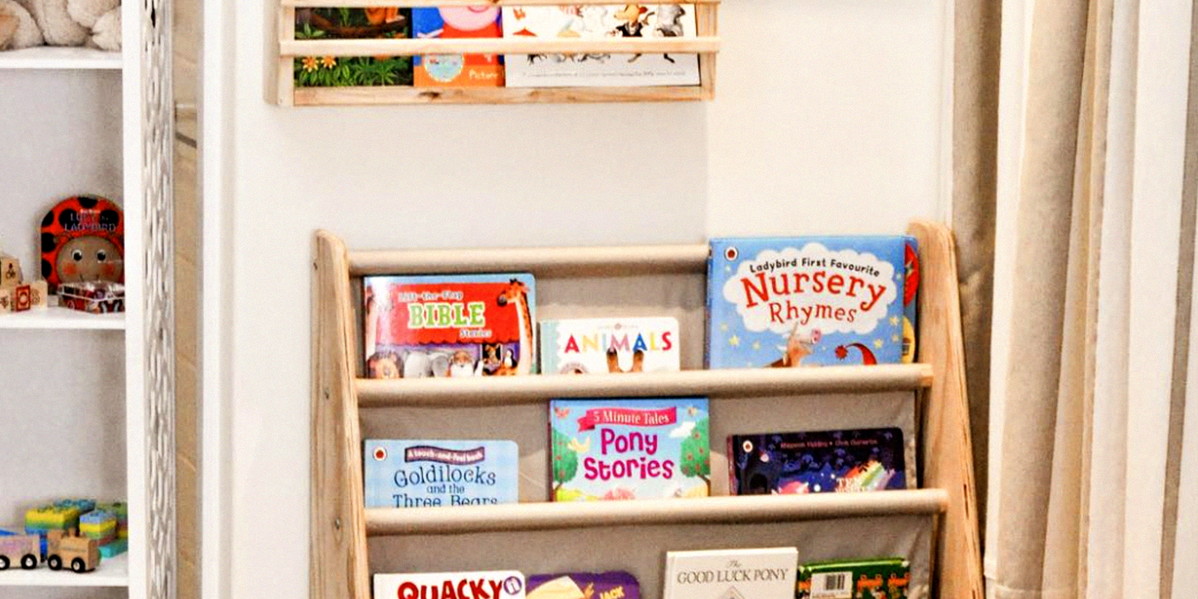 A Montessori bookshelf | Source: Instagram/arkandable