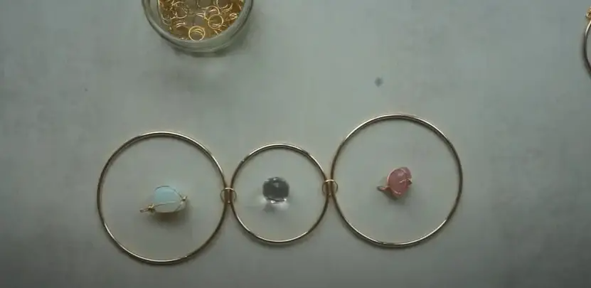 Ensure you connect the hoops so that the smaller one is in the middle | Source: YouTube/Vanir Creations