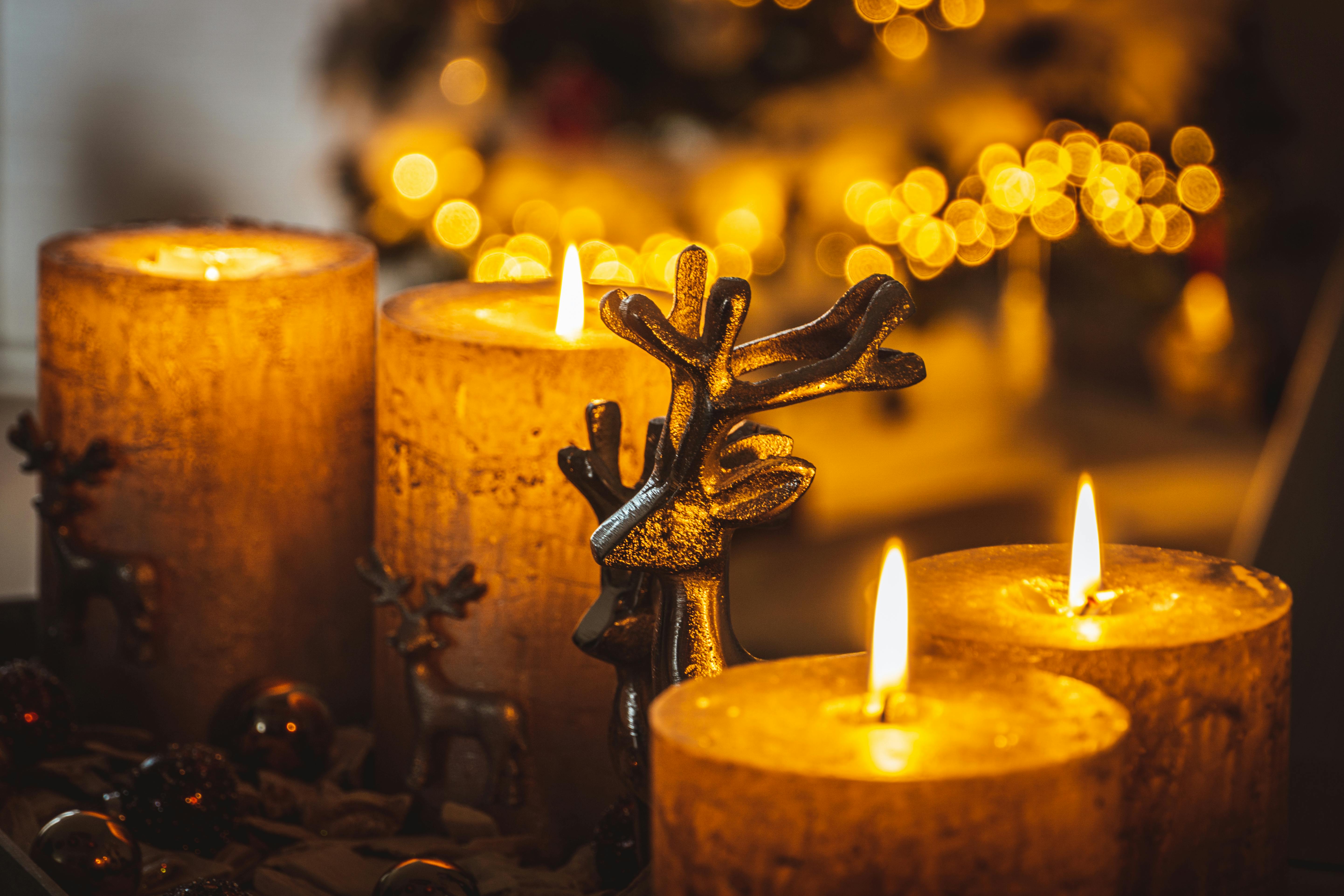 A close-up shot of lighted candles | Source: Pexels