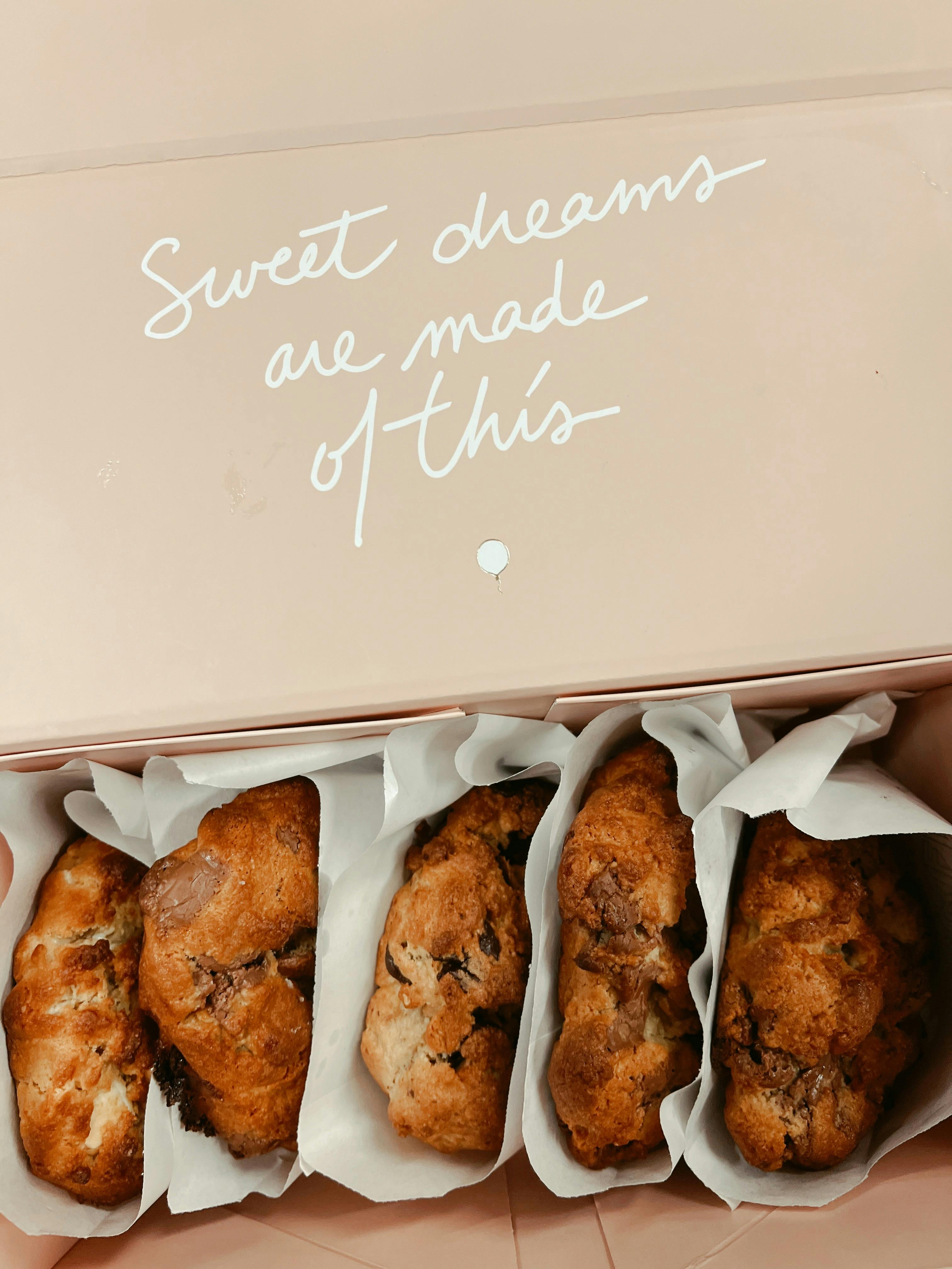 Cookies inside a box | Source: Pexels
