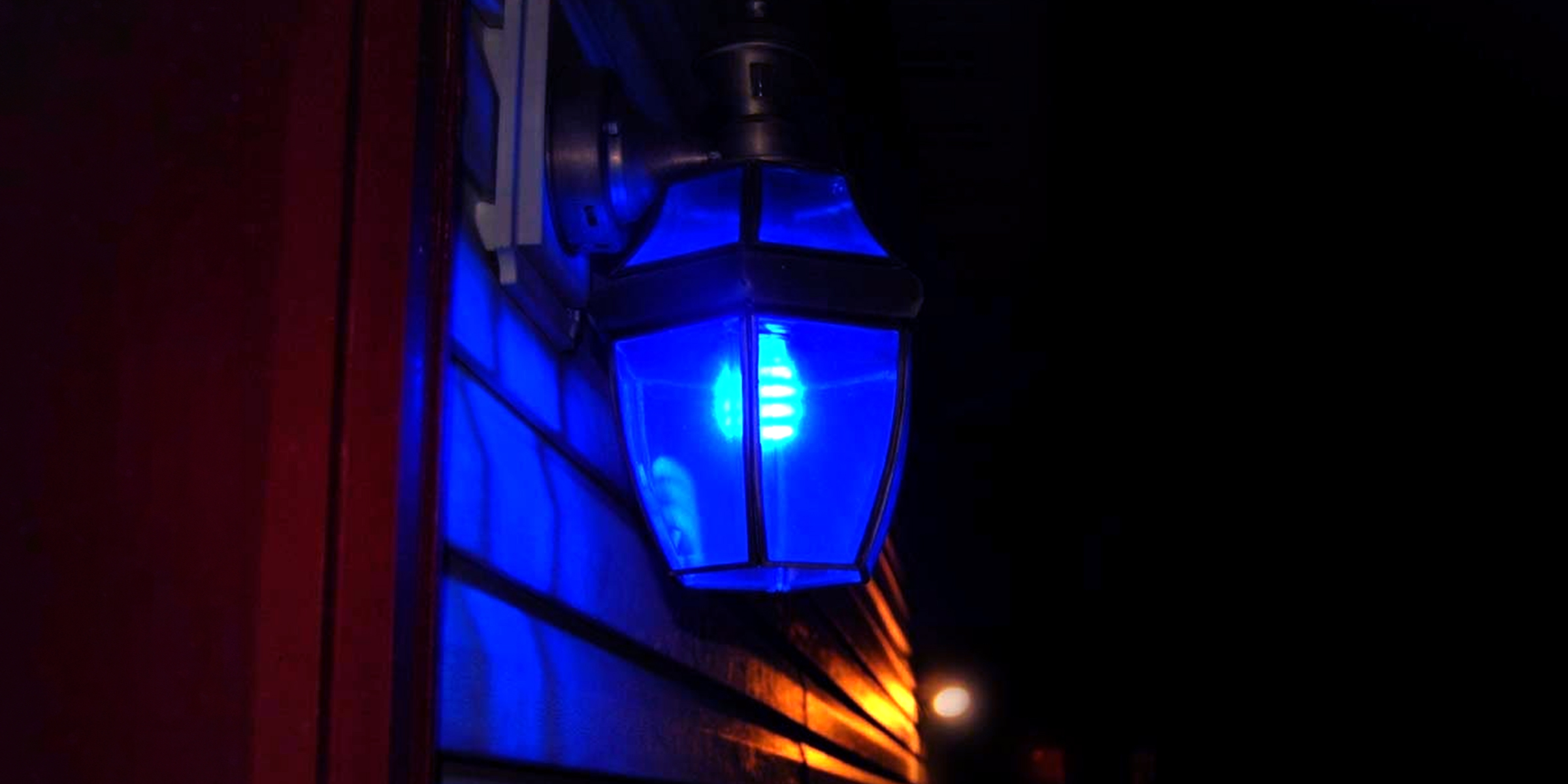A blue light porch | Source: Facebook/GreenRiverPoliceDepartment