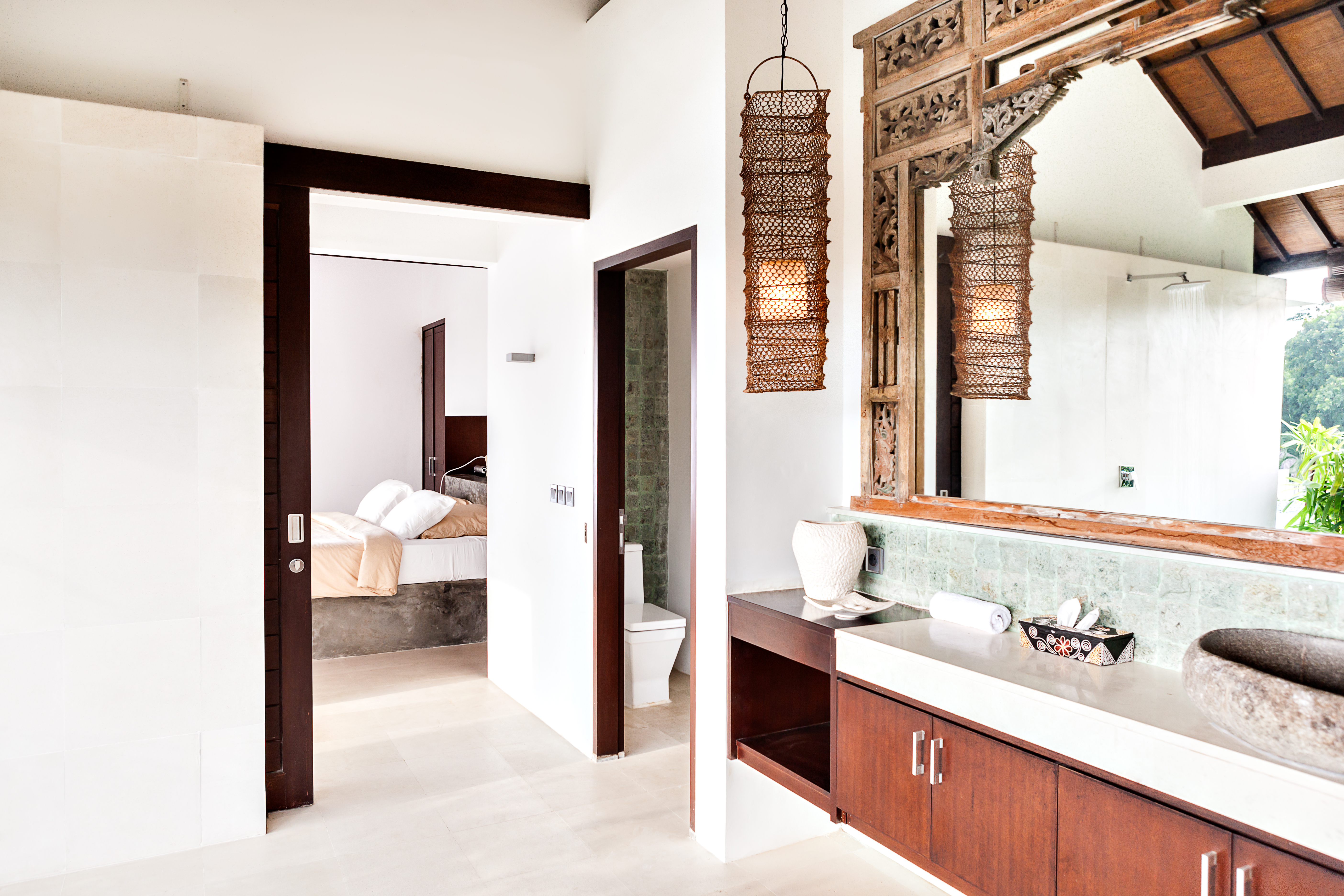 A bathroom attached to a bedroom | Source: Shutterstock