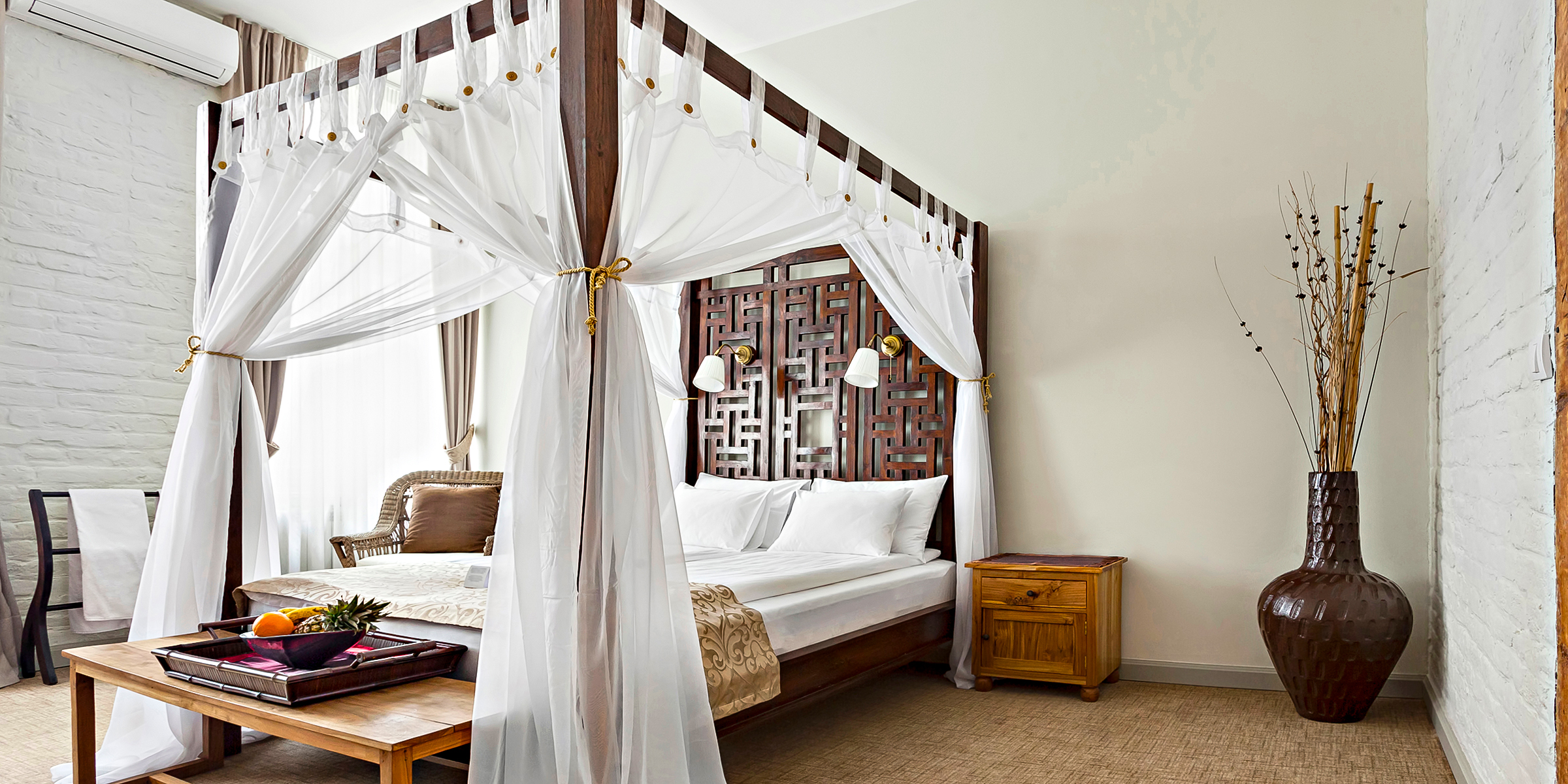 A canopy bed | Source: Shutterstock