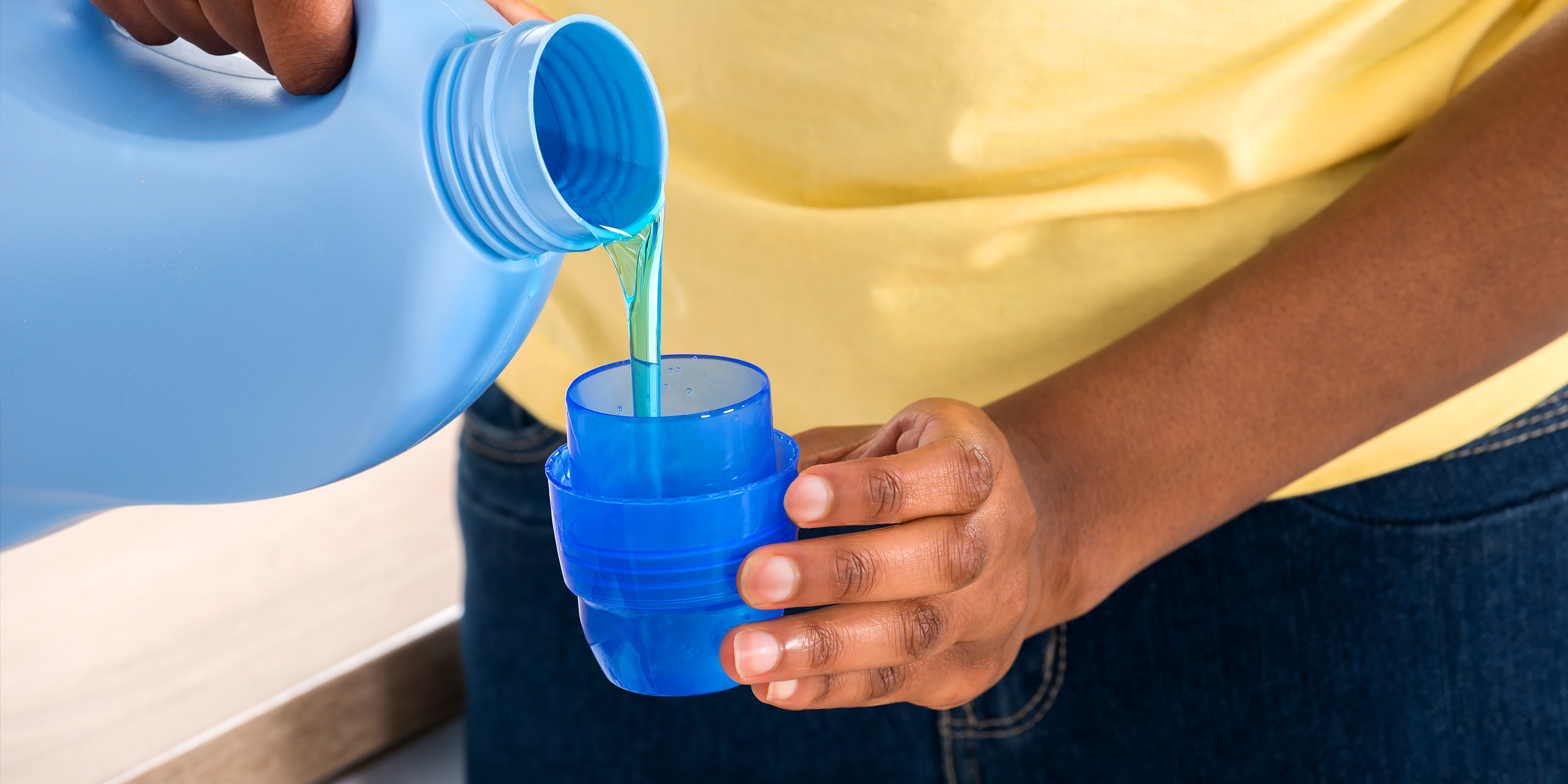 A person using bleach detergent | Source: Shutterstock