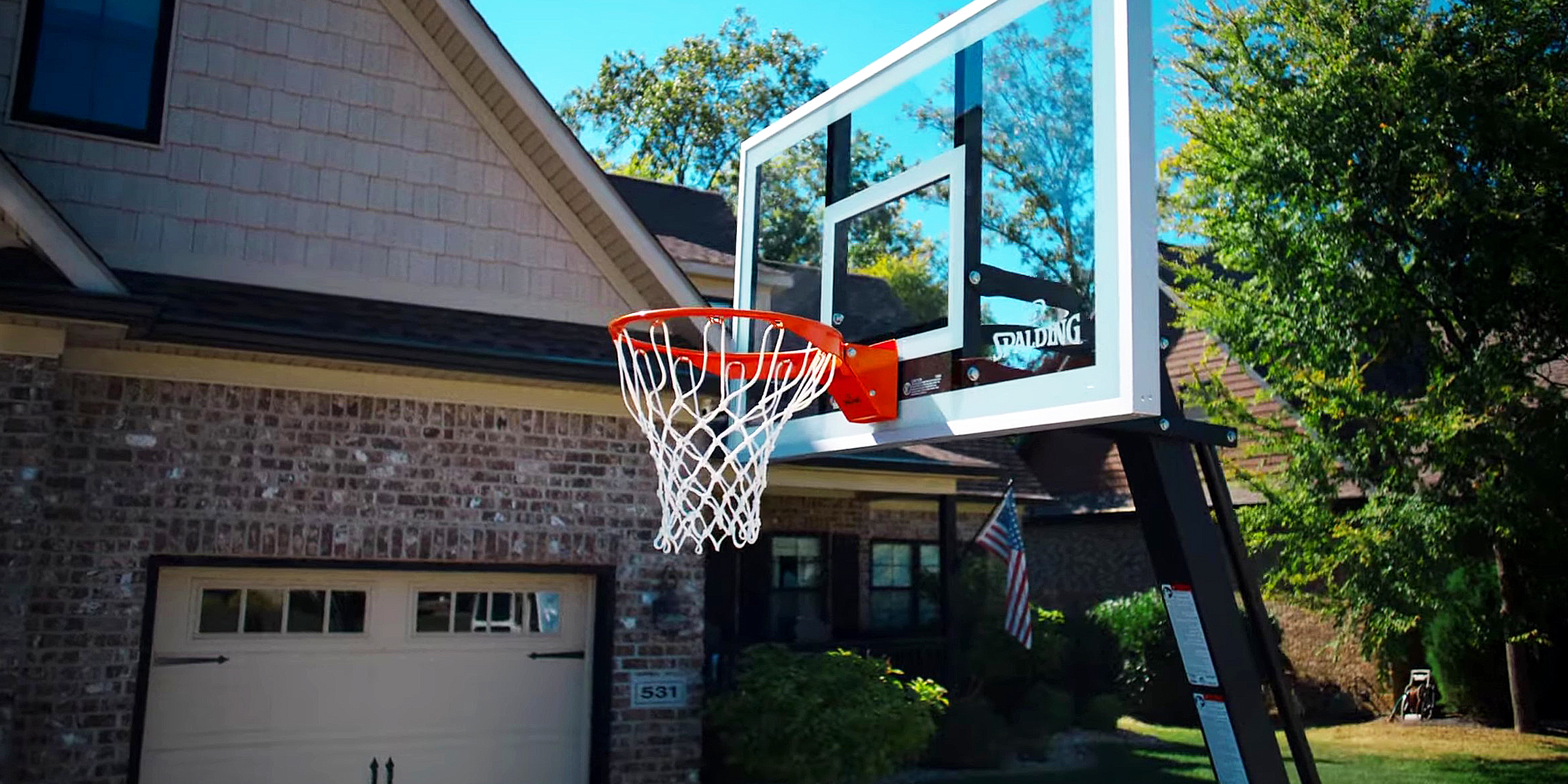 Backyard basketball court | Source: YouTube/@spalding
