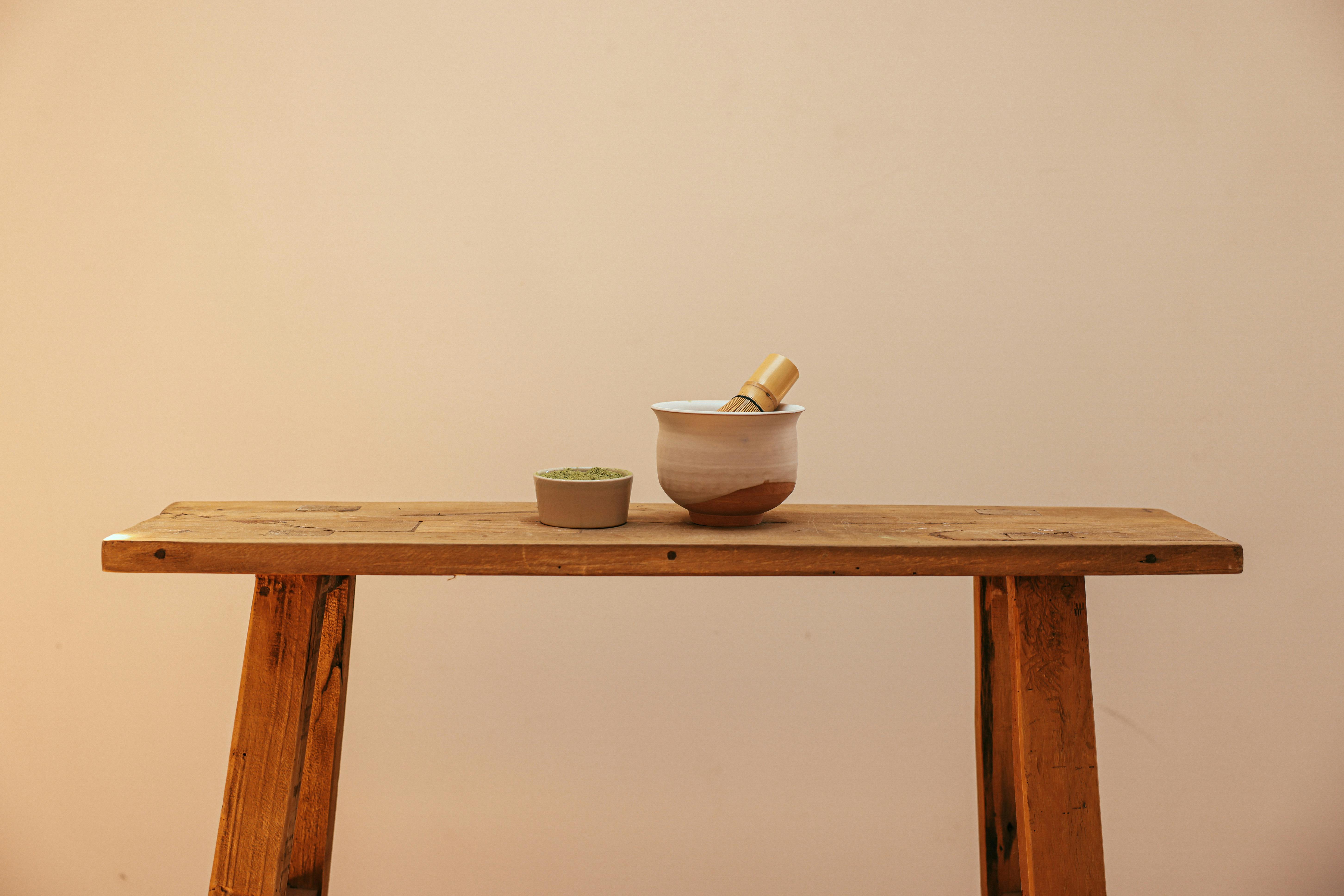 Ceramic bowl on a brown wooden bench | Source: Pexels