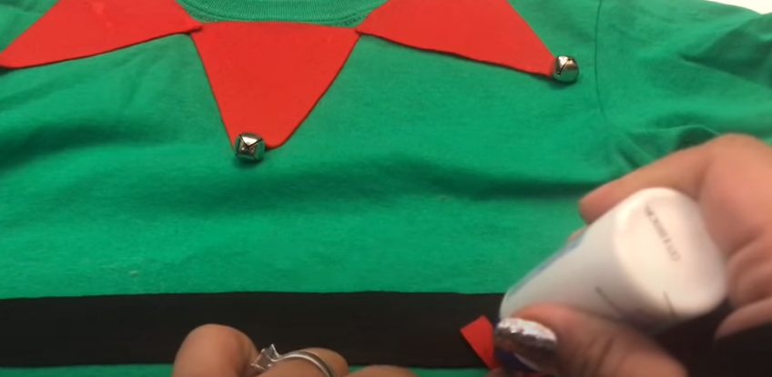 Once done your complete elf DIY costume should look like this image | Source: YouTube/@craftingwithgaby