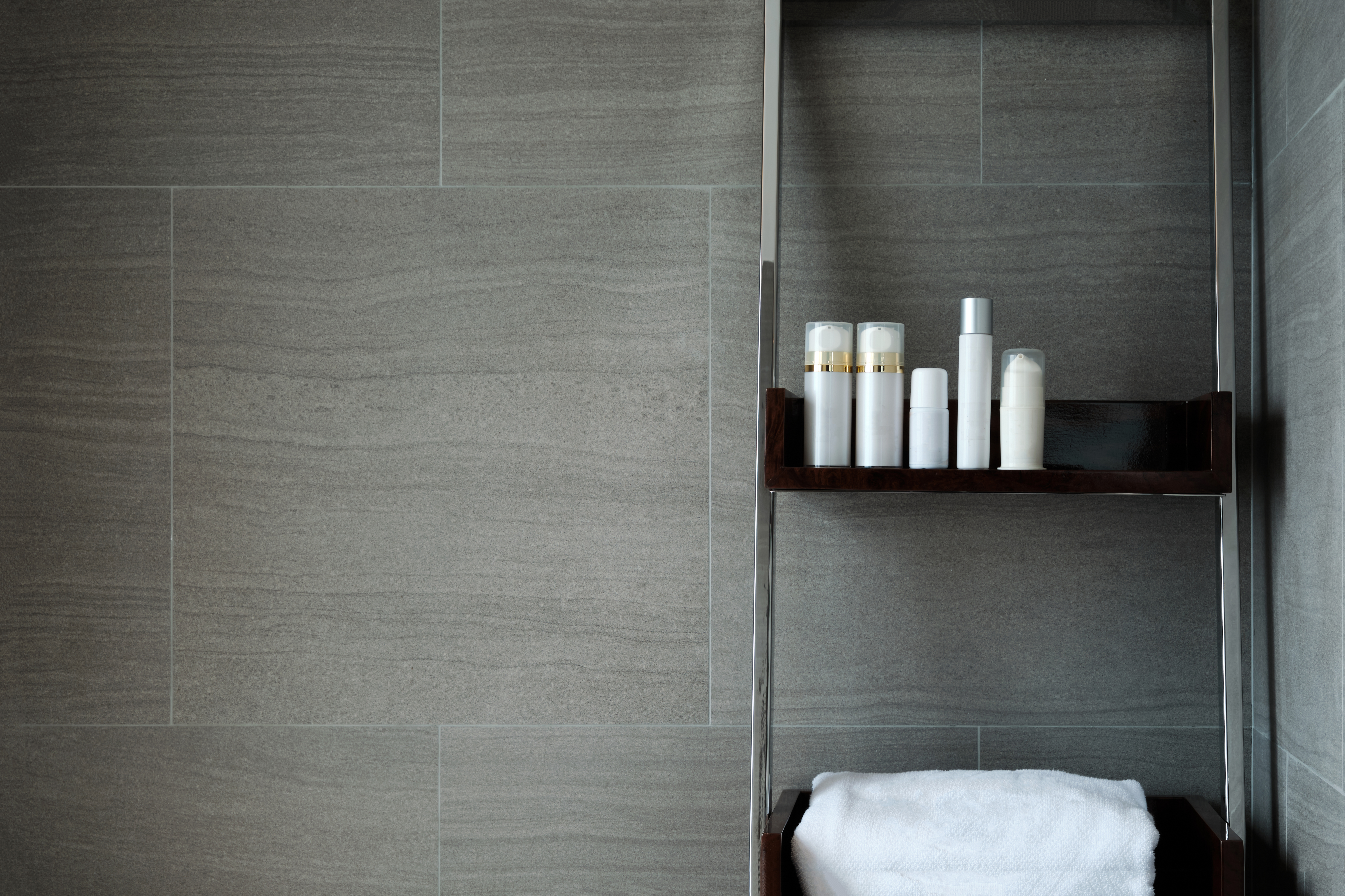 Gray matte porcelain tiles in a bathroom | Source: Getty Images