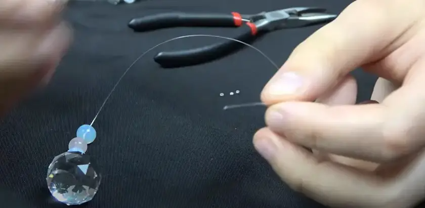 If you choose to fill the length of the string with beads, it will look something like this across the whole string. | Source: YouTube/Jacobs Trading Ye Olde Rock Shop