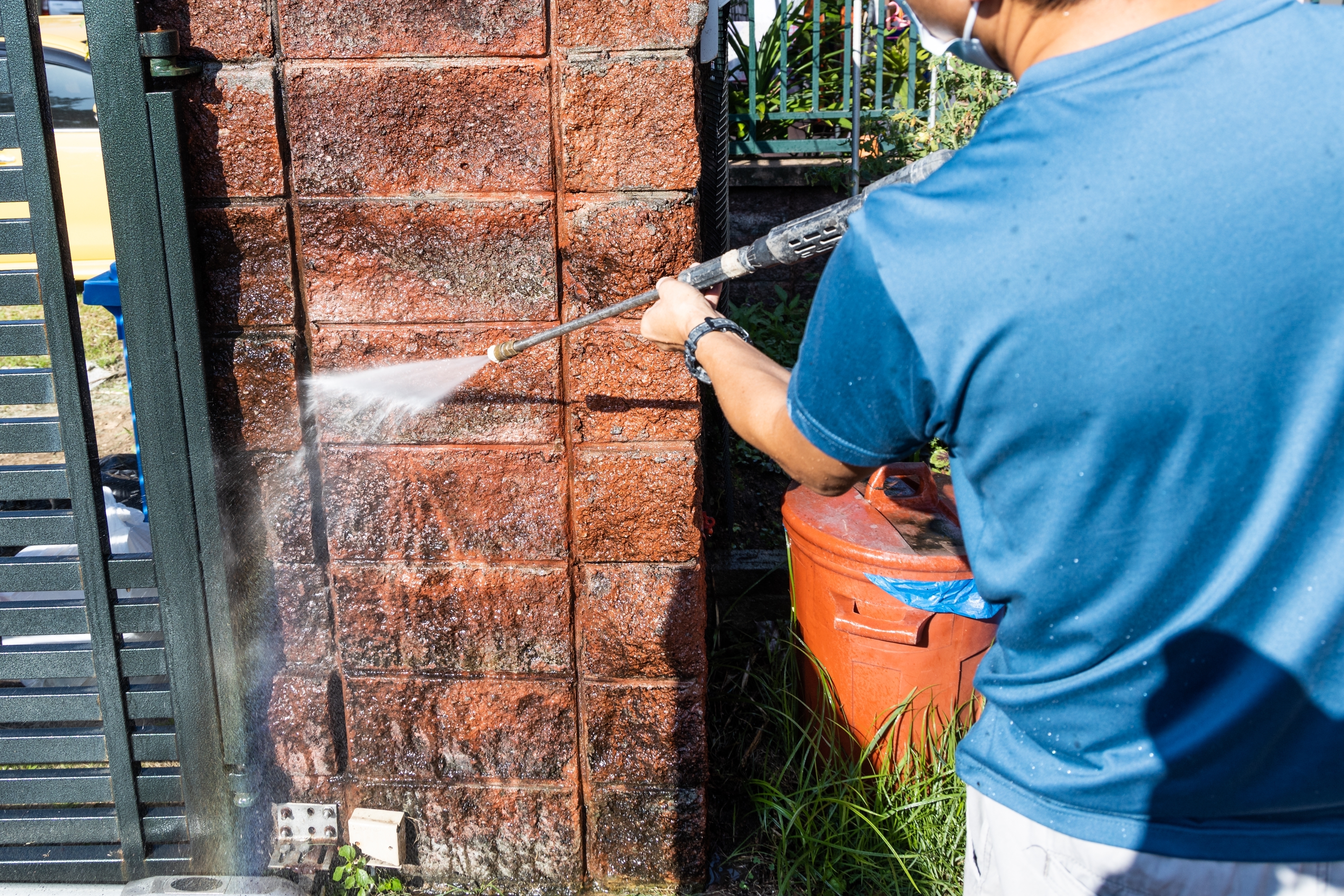 Remove moss with a pressure washer. | Source: Shutterstock