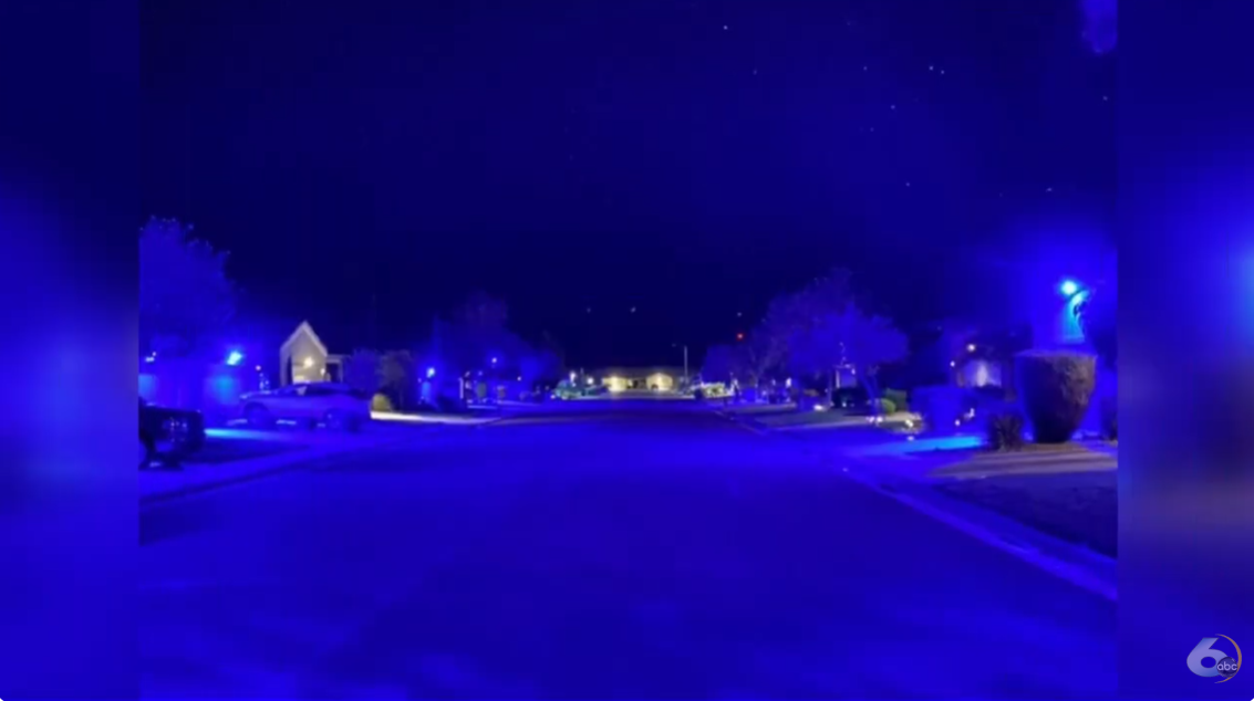 The whole neighborhood in Nevada lit up with blue porch lights | Source: YouTube/WJBF6