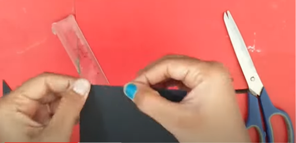 A person folding a piece of paper | Source: YouTube/@hinalscreation1310